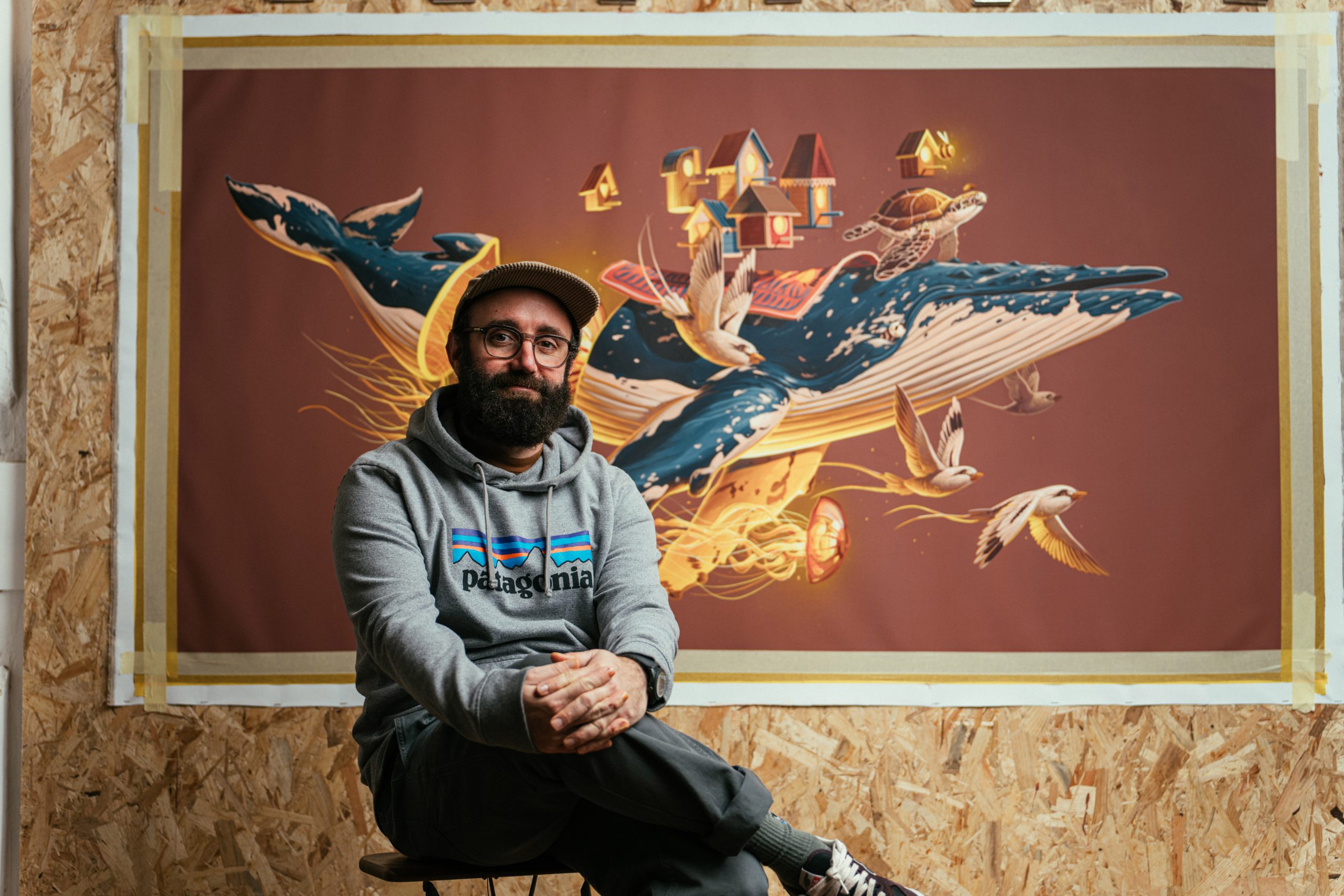 Un graffiti artiste qui se raconte : dans chaque oeuvre il y a un peu de lui-même Stom 500 est un artiste multiple : peintre, illustrateur et graffeur. Il s'essaie à d'autres supports.