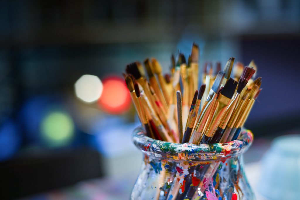 Artisans : 5 raisons de raconter votre parcours dans un livre clickerhappy brushes 3129361